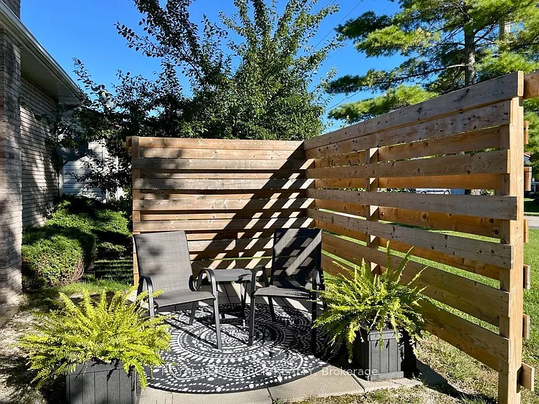 18 Watts Cres — Photo 12