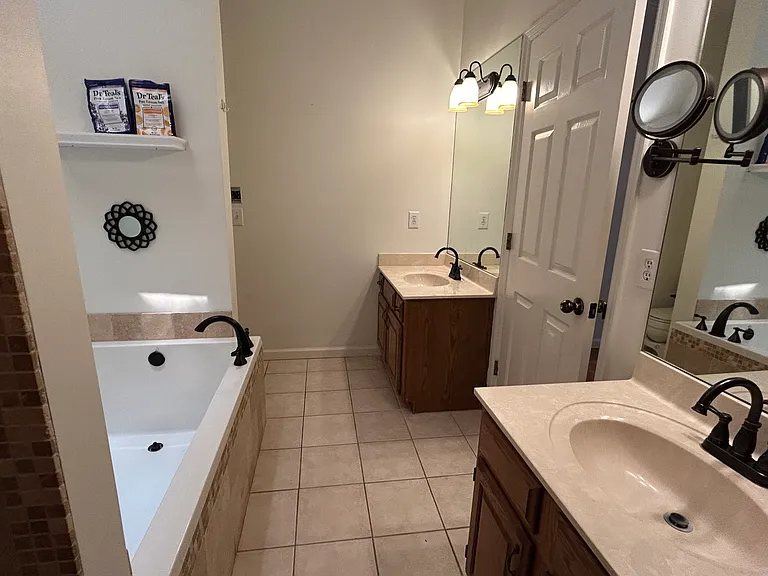 713 Rockford Cir — Photo 14