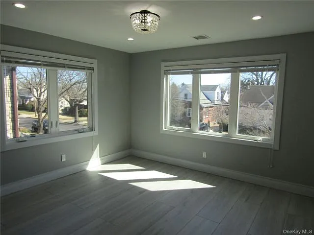 89 Kenneth Pl — Photo 8