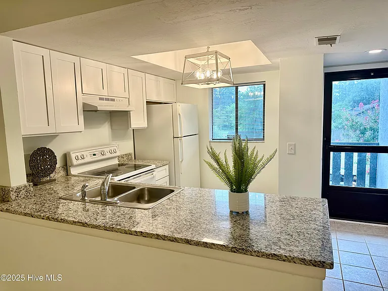 4451 Holly Tree Rd — Photo 6