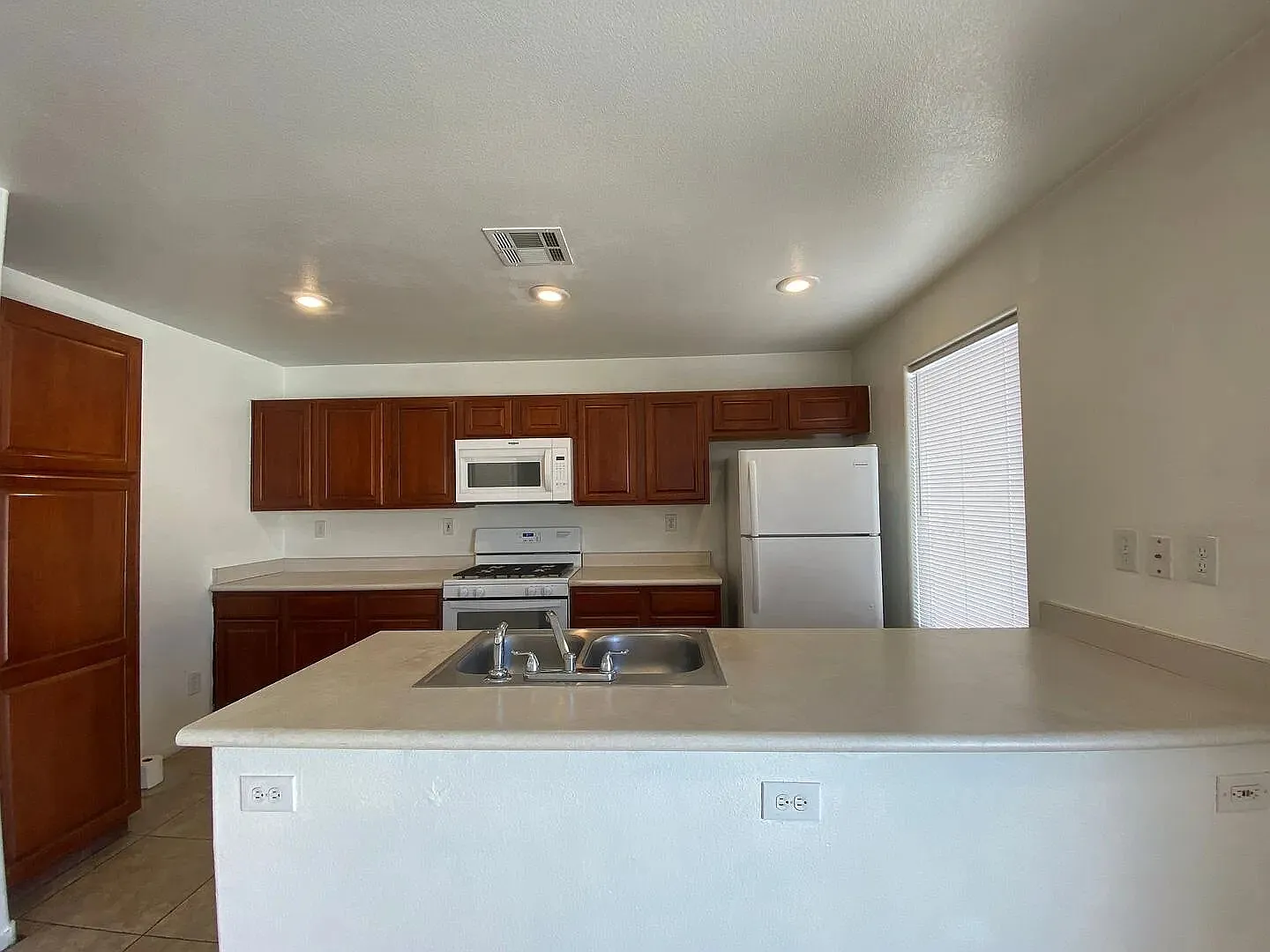 6062 Saint Petersburg Drive - 1 — Photo 3