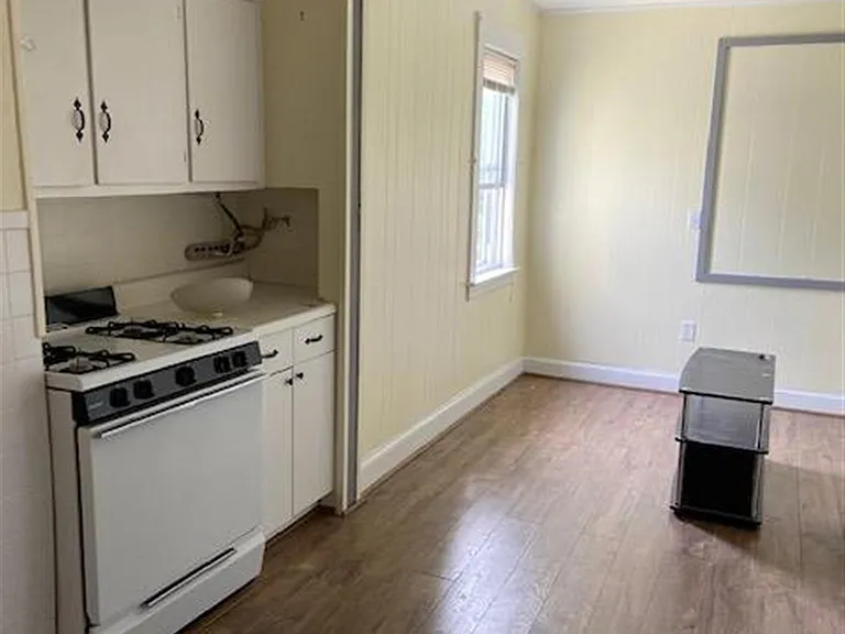 130 Willow Ave — Photo 12