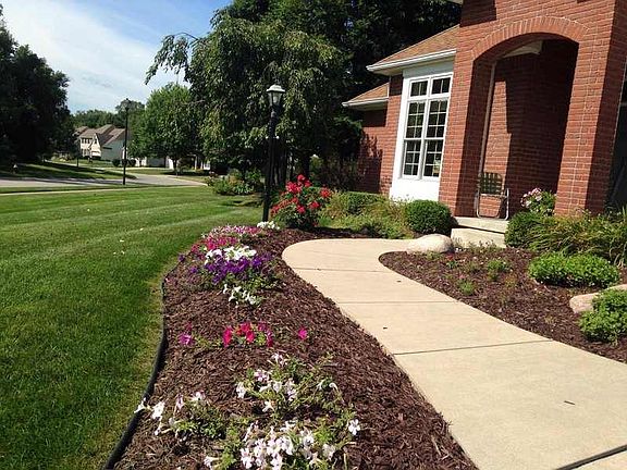 front yard
						:
						spacious/well manicured lawn