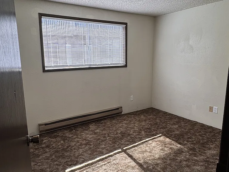 423 Hewitt Ave — Photo 9