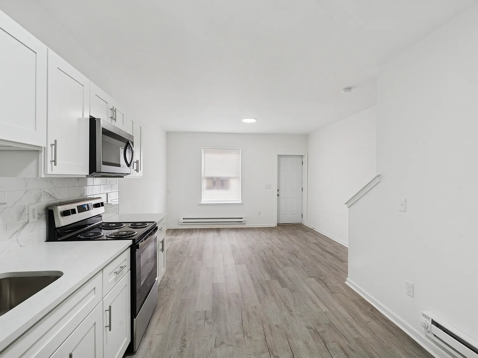 4 bed, 1048 sqft, $1,790 — Photo 2