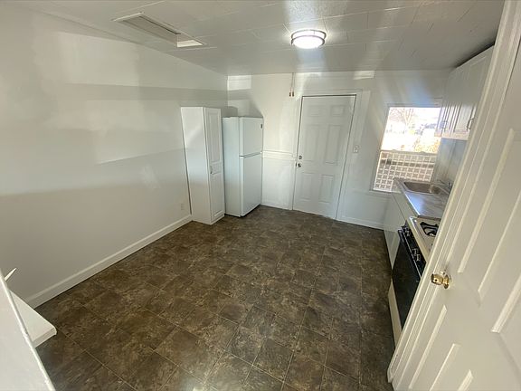 2nd image of 402 Wood River Ave