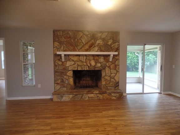 3rd image of 5459 Houston Dr