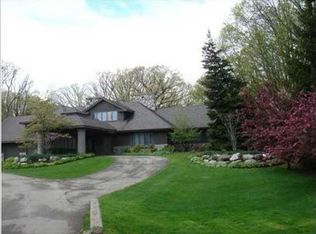 45 Lakeside Dr SE, Grand Rapids, MI 49506