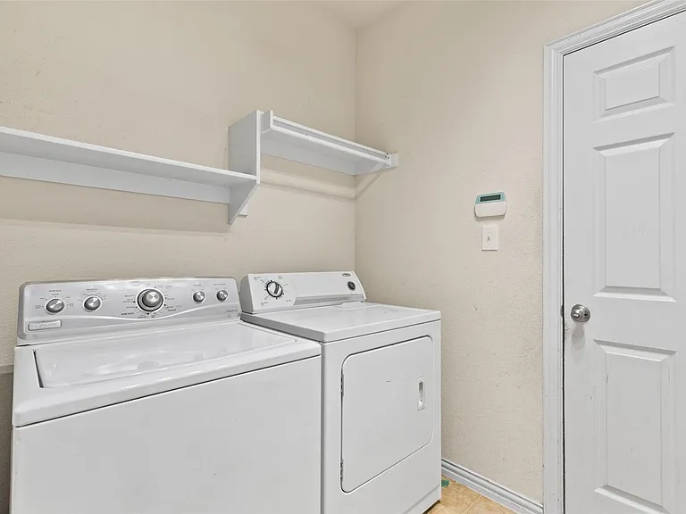 325 Crosscreek Dr — Photo 15