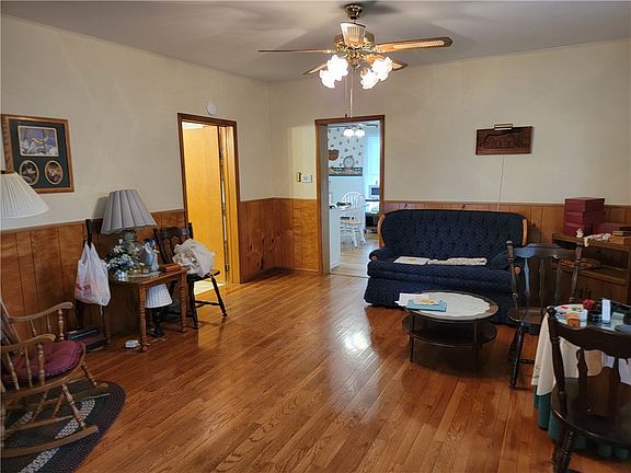 2nd image of 709 N Broadway St