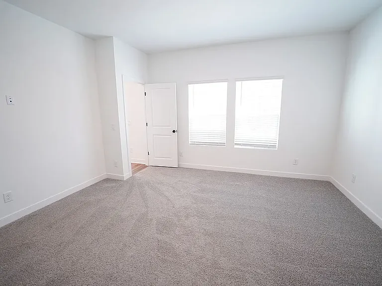 136 Kingswood Cir — Photo 13