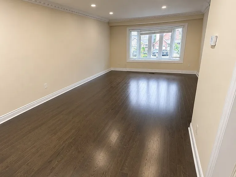 378 Hansen Rd N — Photo 3