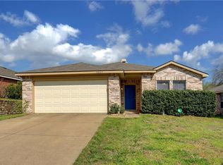 8209 Clear River Ln, Denton, TX 76210