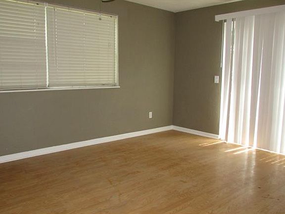 5th image of 129 Dogwood Ave