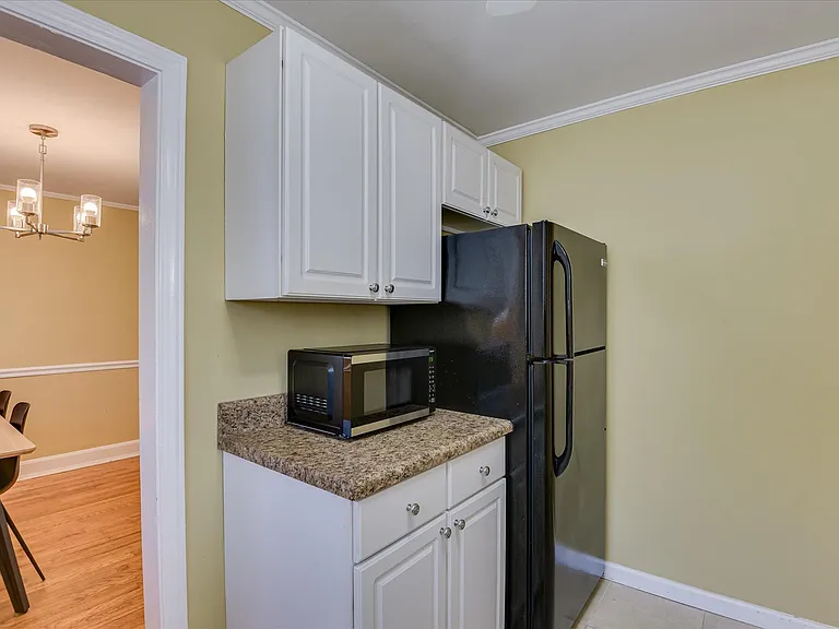 1803 Heath St — Photo 17