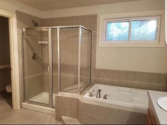 3rd image of 12127 SE 41st St