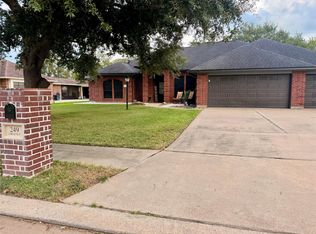 249 Chestnut St, Lake Jackson, TX 77566