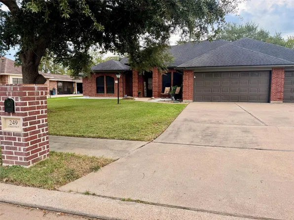 249 Chestnut St, Lake Jackson, TX 77566