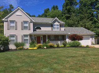 2896 Camelot Ct, Willoughby Hills, OH