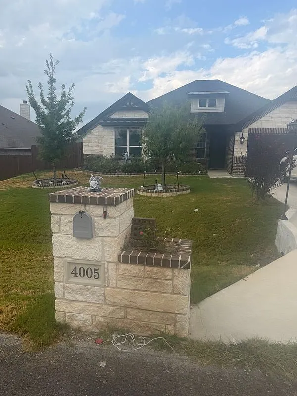 4 bed, 3.0 bath, 2026 sqft, $2,800 — Photo 1