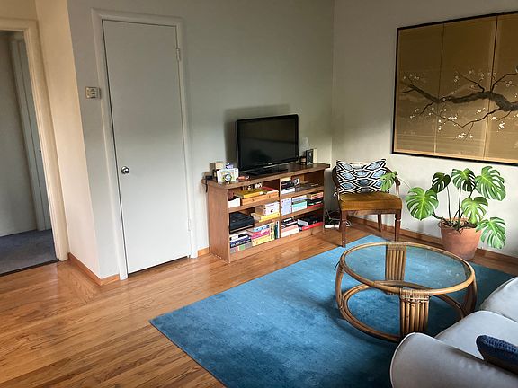 2nd image of 907 Fremont Pl APT 4