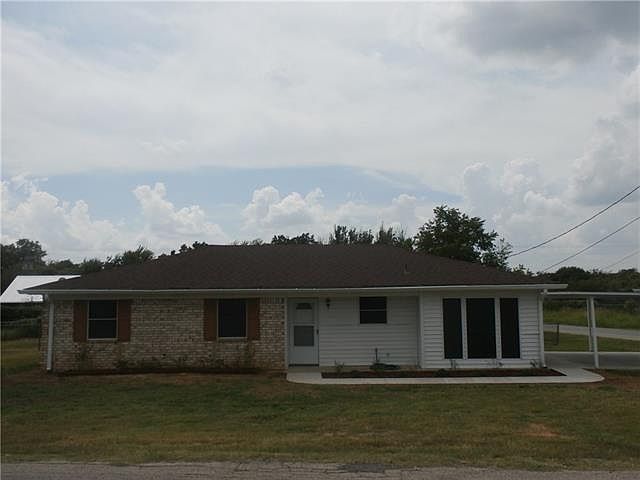 1st image of 300 Daisy Dr