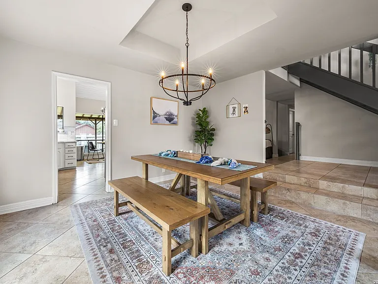 2330 Encino Point — Photo 4