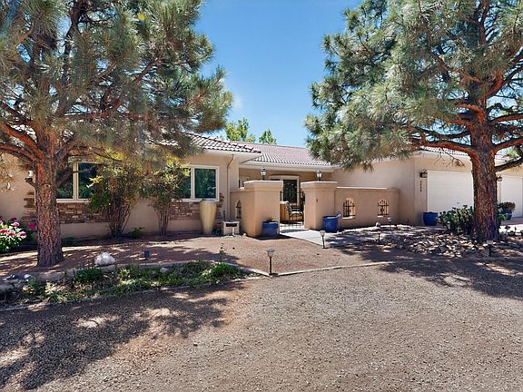 4th image of 2040 Calle Pajaro Azul NW