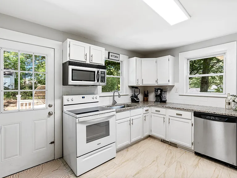 207 Brookside Ave — Photo 9