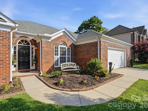 7877 Sedgebrook Dr E, Stanley, NC 28164