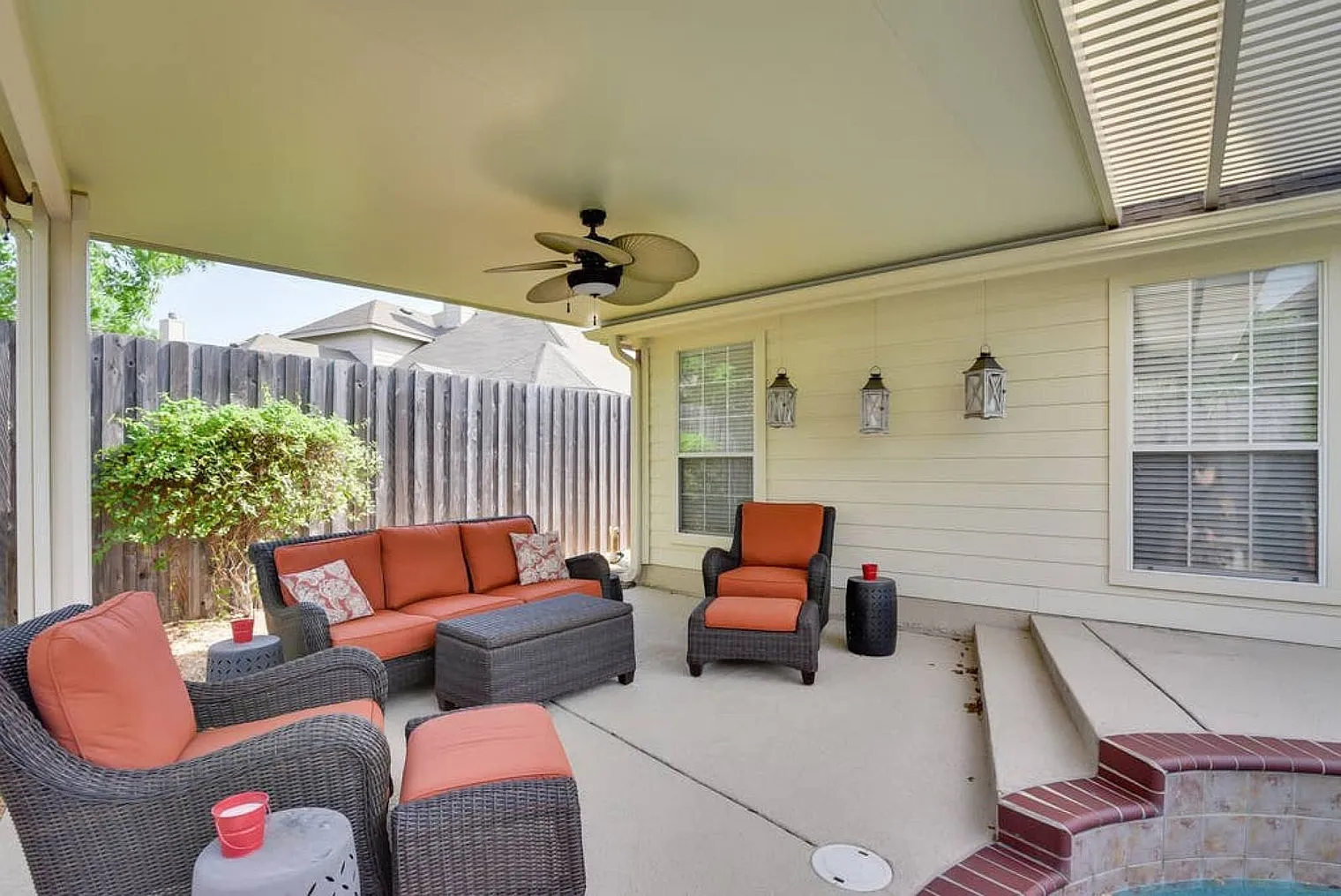 4 bed, 2.0 bath, 2325 sqft, $5,671 — Photo 4