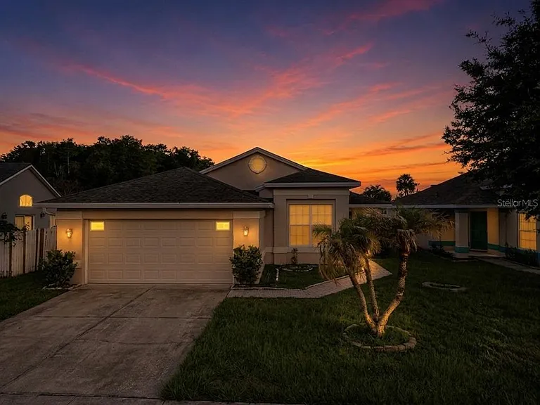 1542 Brook Hollow Dr — Photo 2