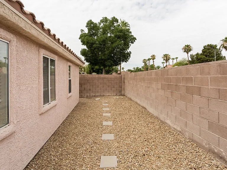 4565 Savin Cir — Photo 17
