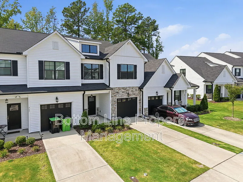 3 bed, 2.0 bath, 1738 sqft, $1,895 — Photo 4