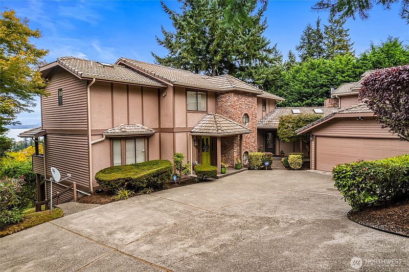 3rd image of 6329 Dash Point Boulevard NE