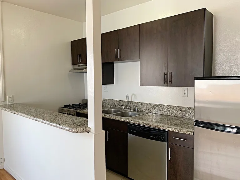 1814 Pacific Ave — Photo 11