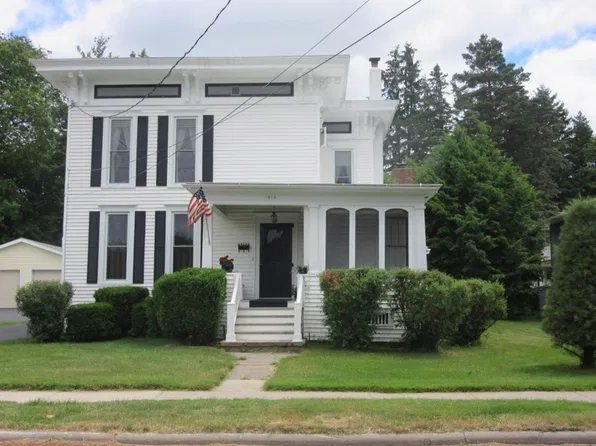 6 Farmer St, Canton, NY 13617