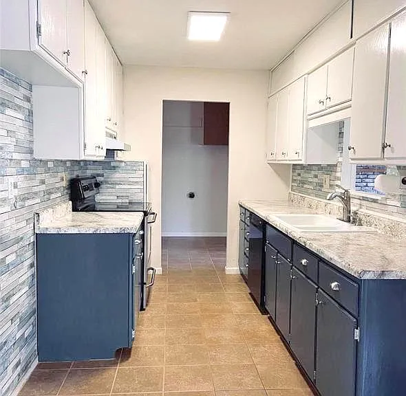 308 Amhurst Dr — Photo 3