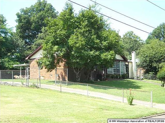 2nd image of 869 Plymouth Dr