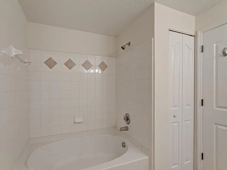 9303 Myrtlewood Cir W — Photo 10