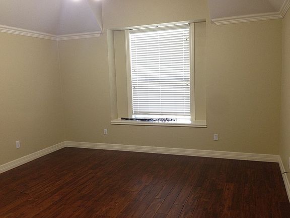 5th image of 628 Ashfield St