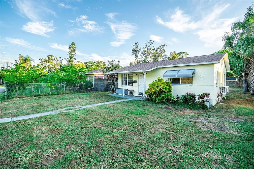 3 bed, 2.0 bath, 900 sqft, $1,845 — Photo 3