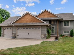 976 Ridgecrest St, River Falls, WI 54022