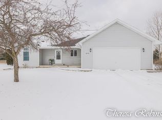 16425 Doe Dr NE, Cedar Springs, MI 49319