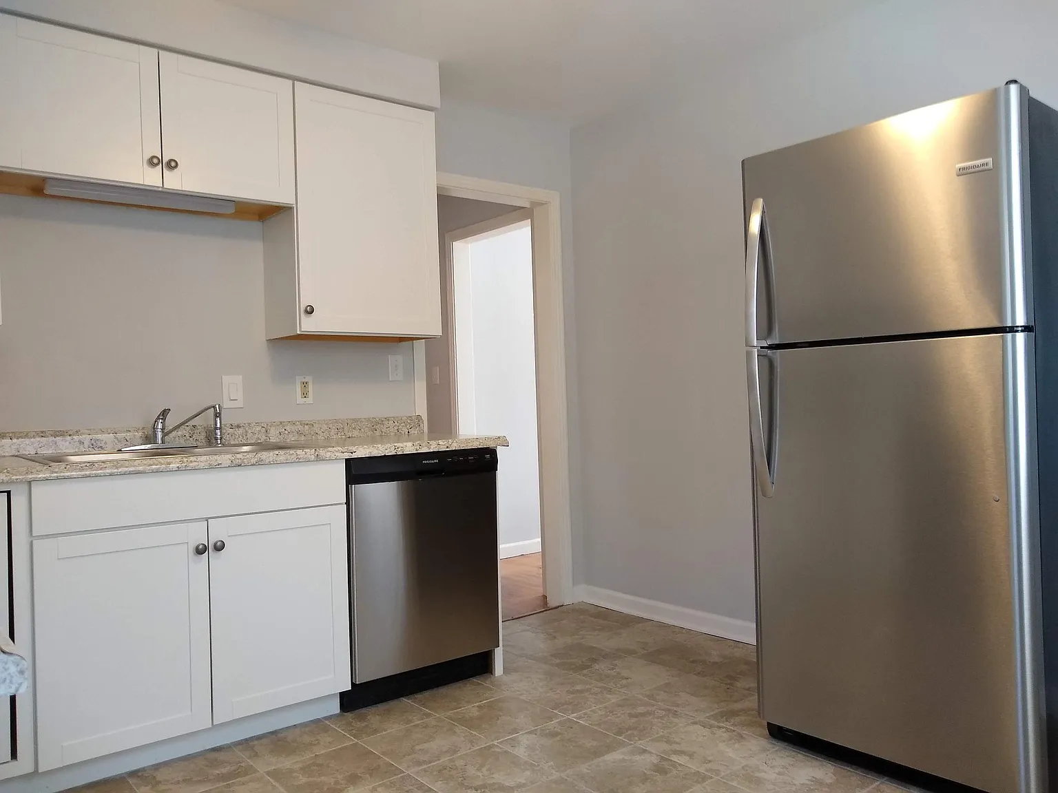 2 bed, 825 sqft, $1,300 — Photo 3