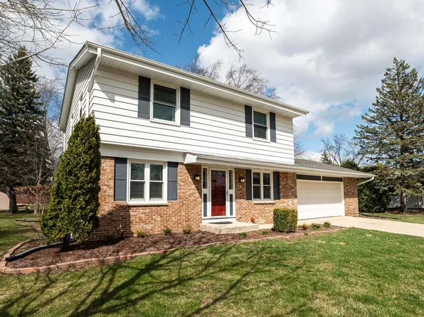 132 West Juniper DRIVE, Grafton, WI 53024