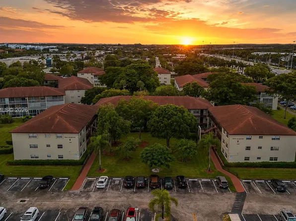 150 SW 134th Way APT 304R, Pembroke Pines, FL 33027