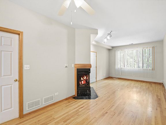 3rd image of 1412 N Bosworth Ave APT 3