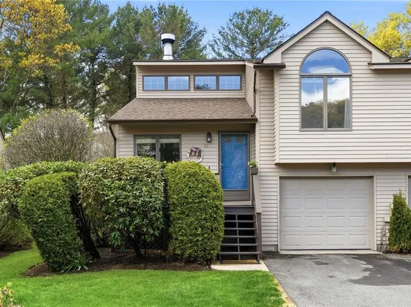 90 Cardinal Dr, North Kingstown, RI 02852