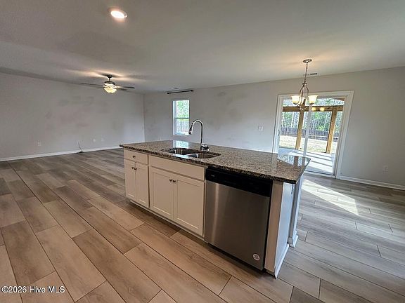 5th image of 424 Poppleton Drive